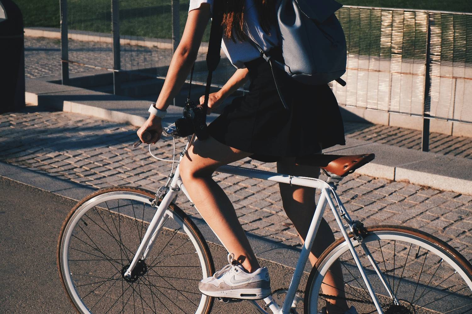 kobieta na rowerze retro szosa