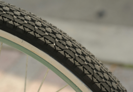 Jak przechowywać opony rowerowe, by nie straciły swoich właściwości? Pamiętaj o 5 zasadach